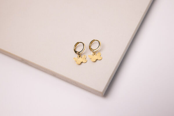 Give your look a delightful little upgrade with these Hoops Earrings with Butterflies or Hearts Gold Filled 18K.