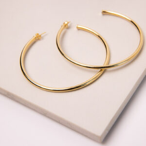 These Hoops Thick Tubular Gold Filled 18K Large Earrings feature a unique, sophisticated design that will turn heads.