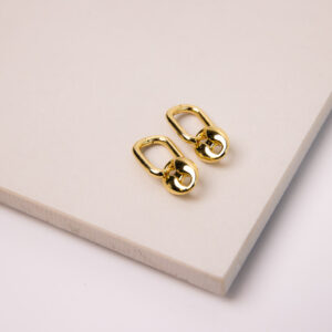 Make a nautical statement with these Gold-Filled 18K Mariner Link Earrings.