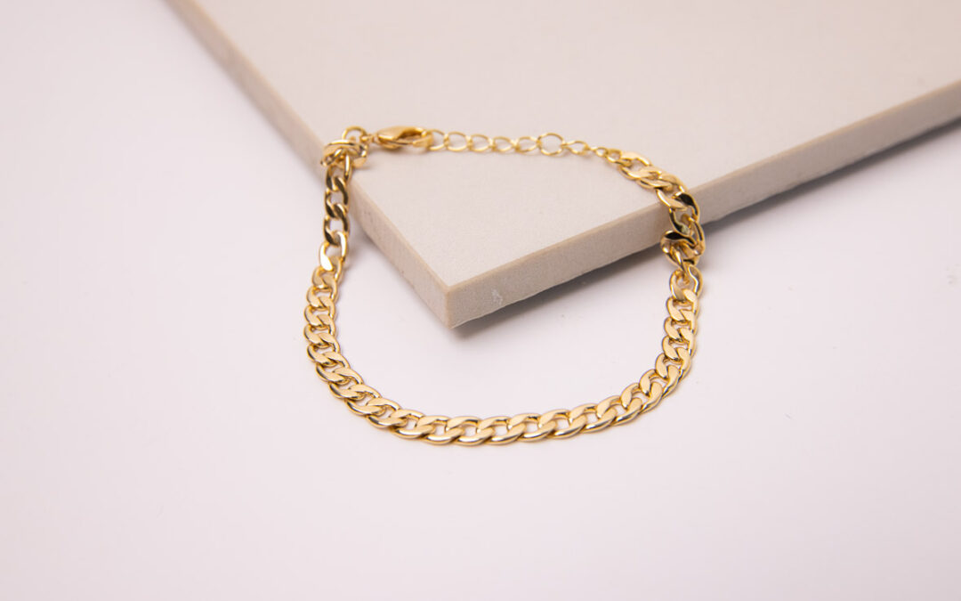 The Timeless Charm of Gold Chain Bracelets: A Symbol of Elegance and Glamour