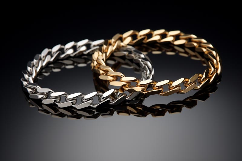 Detailed view of different styles of gold chain bracelets available at Joias & More